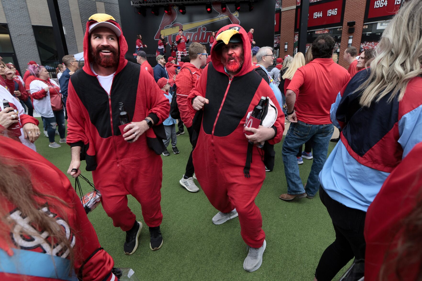 Fans rally for Cardinals' opening day